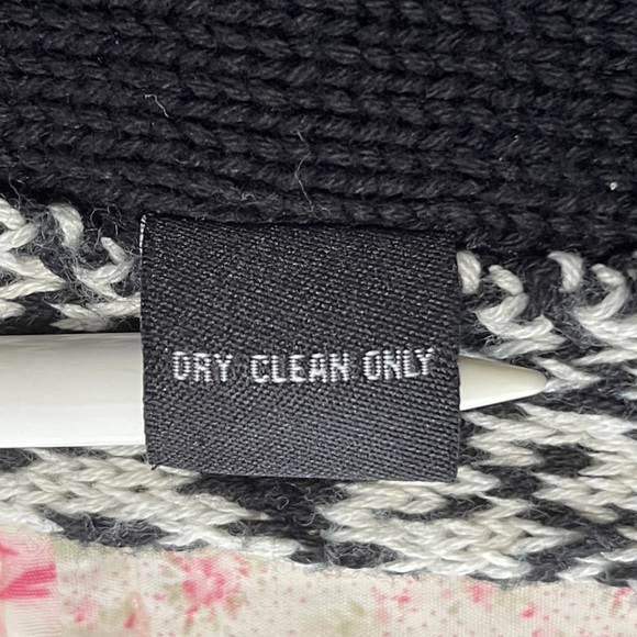 Amanda Blu Fringed Poncho in Black w/Tribal Print Trim One Size EUC - Picture 7 of 7